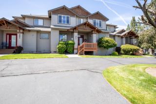 Spacious 4BR Private HOT TUB Eagle Crest Resort on Golf Course - Redmond - 0