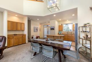 Spacious 4BR Private HOT TUB Eagle Crest Resort on Golf Course - 4