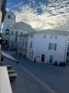 Logement studio avec vue sur le centre Historique - LʼIsle-sur-la-Sorgue - 1
