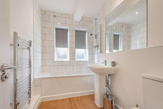 Modern, City living Apartments- Private parking - Oxford - 3