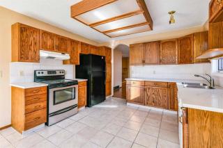 Airport 4BR2BA Double Garage Pet Friendly - Calgary - 1