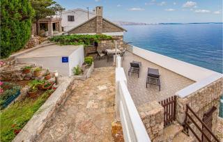 Holiday Home Starigrad Kod Senja, Obala Cr - Starigrad - 0