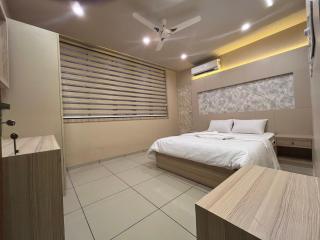 Famstay and healthclub - Kannur - 8