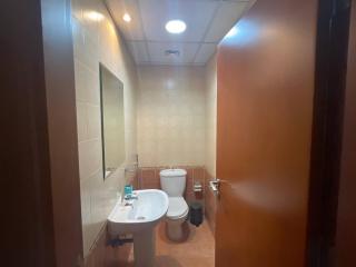 Very Convenient Apartment steps to Metro and Marina Mall Managed by SunnyHomes - Dubai - 3