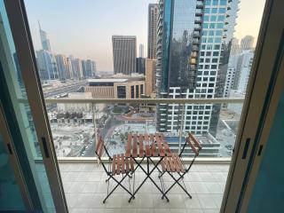 Very Convenient Apartment steps to Metro and Marina Mall Managed by SunnyHomes - Dubai - 8