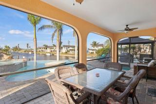 Pristine Waterfront Villa in Cape Coral with Lagoon Style Pool Spa and Boat Lift - Cape Coral - 8