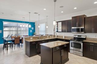 Pristine Waterfront Villa in Cape Coral with Lagoon Style Pool Spa and Boat Lift - Cape Coral - 4