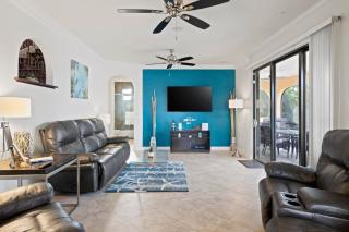 Pristine Waterfront Villa in Cape Coral with Lagoon Style Pool Spa and Boat Lift - Cape Coral - 3