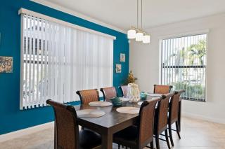 Pristine Waterfront Villa in Cape Coral with Lagoon Style Pool Spa and Boat Lift - Cape Coral - 1