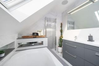 Beautiful 4 Bed Immaculate Condition Refurbished Property - Romford - 7