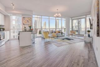 Stunning 2 BD in heart of Toronto with Parking - 6