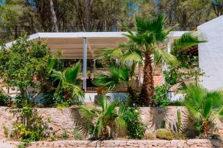 Villa Alexa this charming villa is just a 10 min drive to either Playa Den Bossa or San Antonio - 2