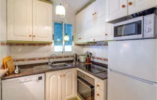 2 Bedroom Cozy Apartment In Torrevieja - Torrevieja - 2