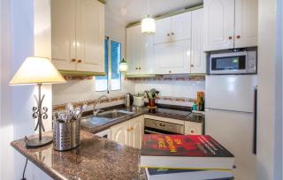 2 Bedroom Cozy Apartment In Torrevieja - Torrevieja - 5
