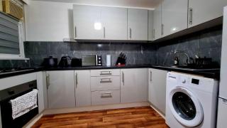 Amazing 1 bed entire flat with separate living room and kitchen in London With Free Parking - Londen - 6