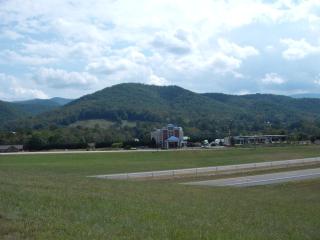 Mountain Inn & Suites - 7