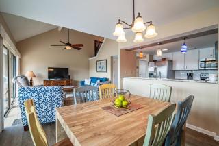 Serene Lakeview Retreat 3BR Villa Beach Access - 7