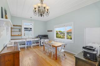 Central Inn - A unique heritage villa AND cosy timber cottage in central Rotorua - Rotorua - 9