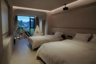 Qifeng Mountain Hidden Light Luxury Courtyard Hotel - Fenghuang Ancient City Nanhuamen - 9