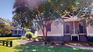 2 Bdrm Lakeside Villa Scenic View With Amenities - 9