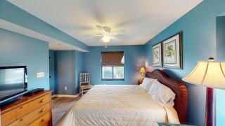 Luxurious 4BR 3BA Top Floor Oceanfront Condo - 4