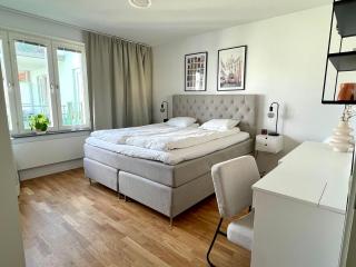 Newly produced and bright apartment close to metro - Solna - 3