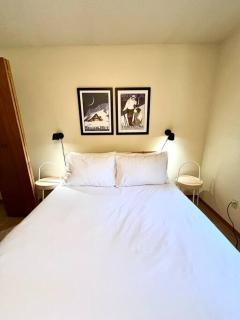 Sweet Cabin in Government Camp, Oregon - 1