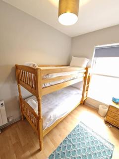 Centrally Located Two Bed Apartment - Sleeps Four - Galway - 5