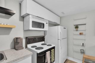 Cosy Guest Suite Near Shops, Transit, Hwy and GO! - 1