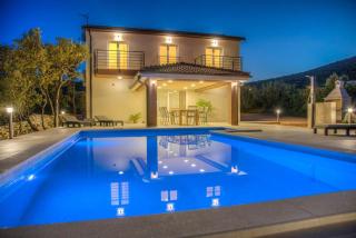 New Luxury Villa with heated Pool, Marina-Trogir - Gustirna - 0