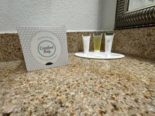 Super 8 by Wyndham Richfield Cleveland - 2