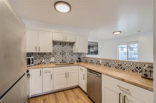 Natural Light, High-Vaulted Ceilings Apartment and Garage - 2