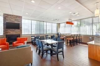 Best Western Hartford Hotel and Suites - Hartford - 8