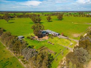 Peaceful country getaway - - 6