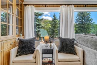 Upper Stone Lodge - Hot Tub & Game Room - Upper Unit - 4