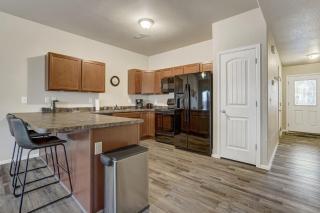 Painted Sky Corporate Oasis-Mountain View-King Bed - 6