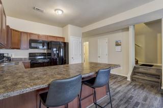 Painted Sky Corporate Oasis-Mountain View-King Bed - 4