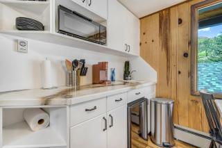 Pikes Peak Stone Cottage - Hot Tub & Game Room - 7