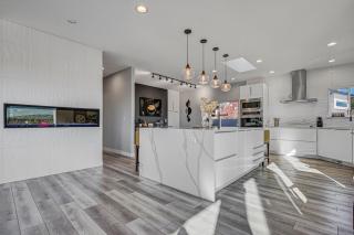 Large Home-Pikes Peak Views-High End-Pool Table - 5