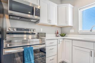 New Upstairs Condo With Covered Deck-Pet Friendly - 3