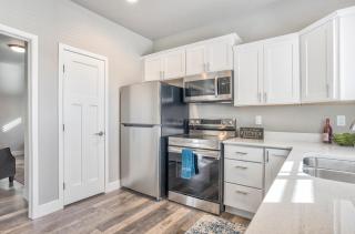 New Upstairs Condo With Covered Deck-Pet Friendly - 2