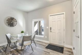 Ground Floor Condo-mins to downtown-Pet Friendly - 4
