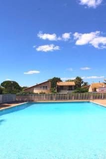 Joli studio terrasse avec piscine et parking - 8