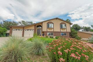 Colorado Retreat-King-Pikes Peak View-Foosball - 0