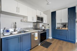 Downtown Getaway - Balcony - King Beds - 7