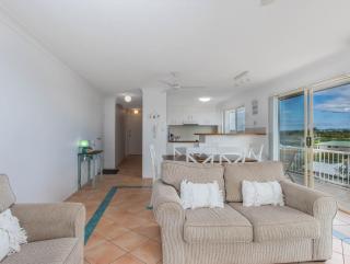 Mountain Views on Marine Parade - 7