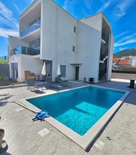 Family friendly apartments with a swimming pool Kastel Stari, Kastela - 23348 - Kaštela - 0