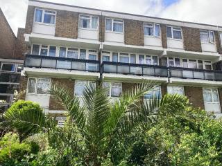 Laret Guest House - 9