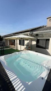 Casa Amor Perfeito com Jacuzzi- 3 Quartos climatizados- Casa confortável e próximo ao Parque Termal! - Piratuba - 0