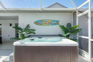 Surfing on Surfside - Sleeps 12, Heated Pool & Jacuzzi - Cape Coral - 4
